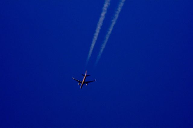 Boeing 757-200 (N660AM) - American Airlines 2328 Dallas/Fort Worth Intl to Boston Logan Intl over Cleveland 39,000 ft. 08.22.15.