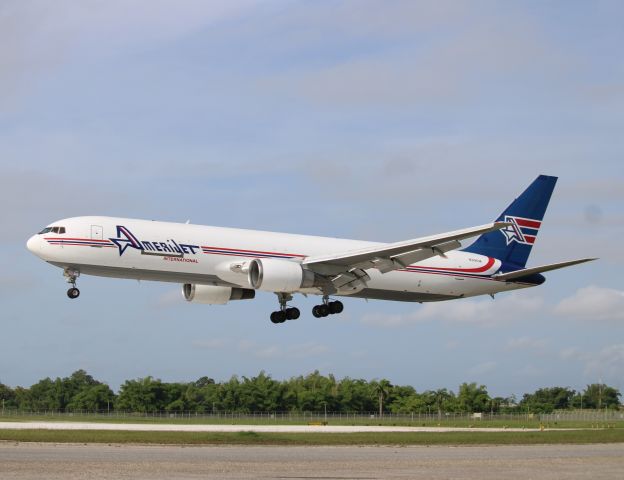 BOEING 767-300 —