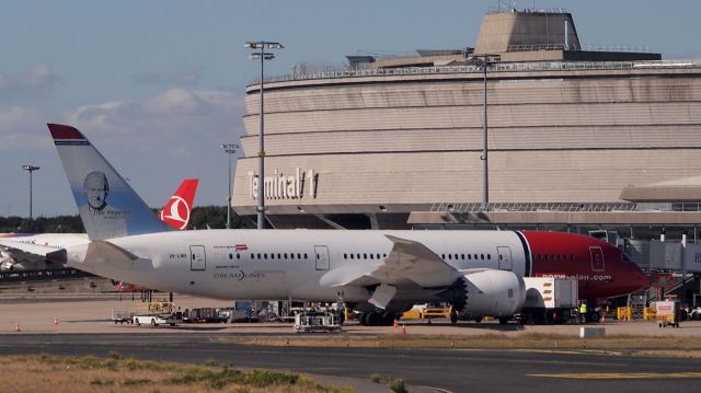 Boeing 787-8 (LN-LNB) - "Thor Heyerdahl"