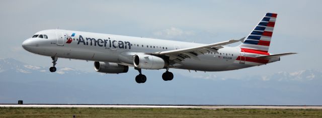 Airbus A321 (N552UW)