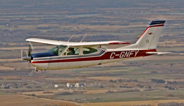 Cessna 177RG Cardinal RG (C-GNFY)