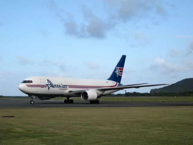 BOEING 767-200 (N743AX)