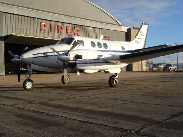 Beechcraft King Air 90 (N77HE)