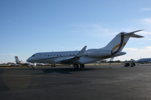 Bombardier Global 5000 (N723HH)