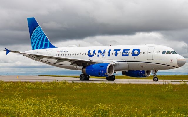 Airbus A319 (N874UA)