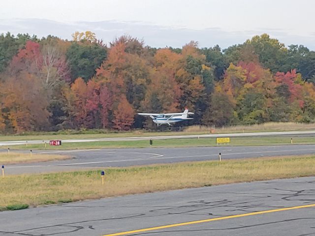 Cessna Skyhawk (N6338F)