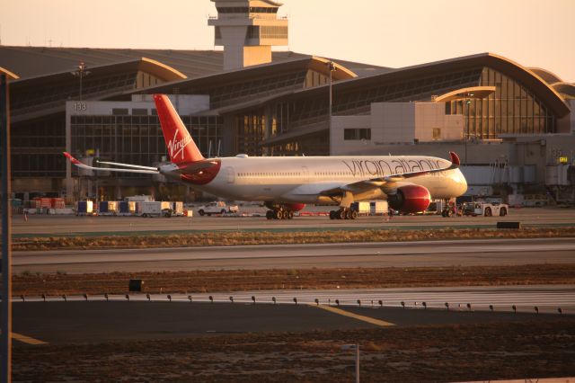 Airbus A350-1000 (G-VTEA)