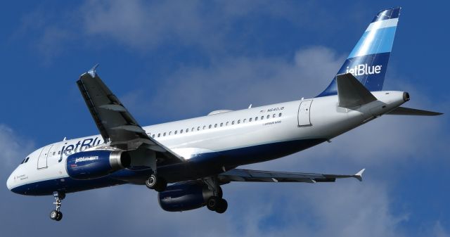 Airbus A320 (N640JB)