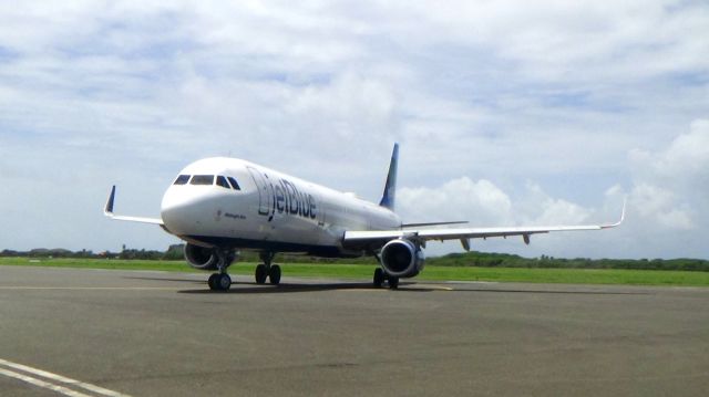 Airbus A321 (N999JQ)