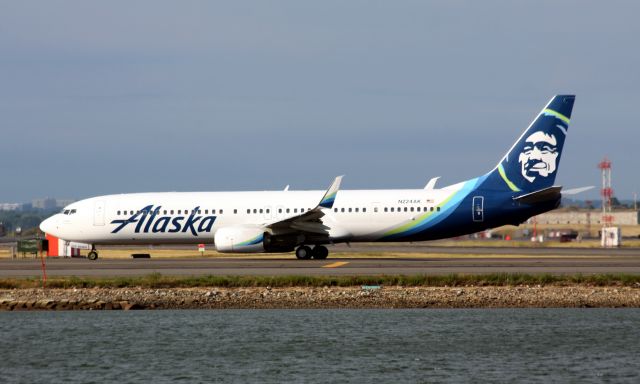 Boeing 737-900 (N224AK)