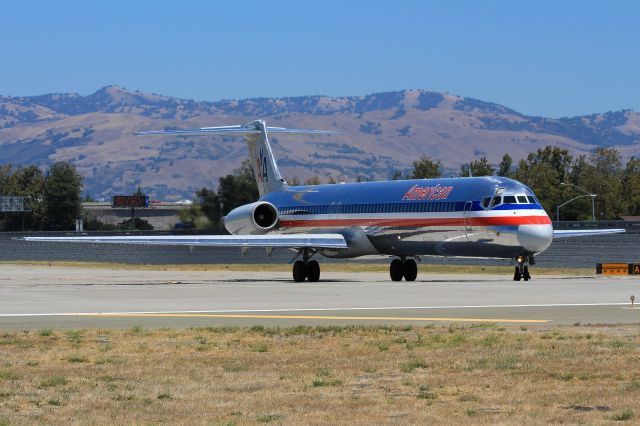 McDonnell Douglas MD-83 (N493AA)