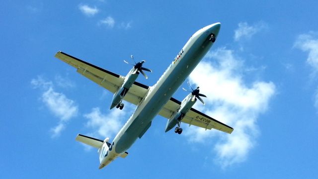 de Havilland Dash 8-400 (G-ECOB)