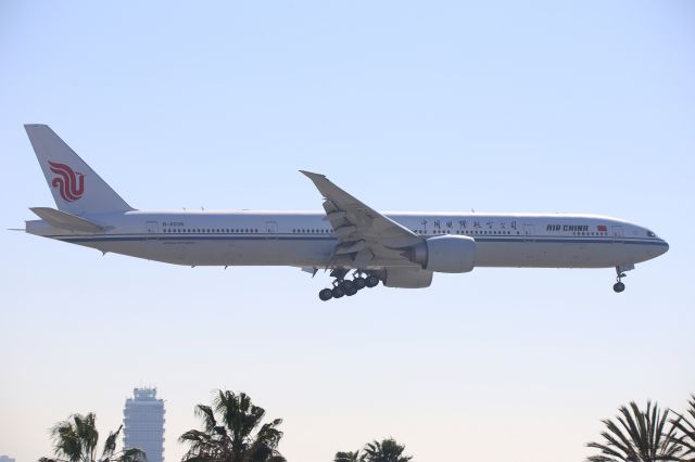 BOEING 777-300ER (B-2036)