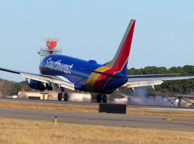 Boeing 737-700 (N7707C)