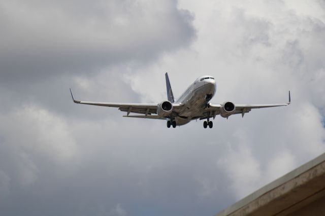 Boeing 737-700 (N24729)