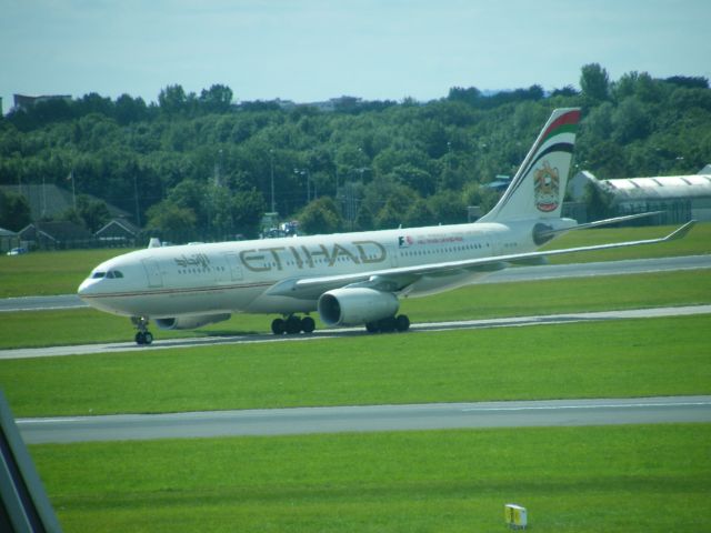 Airbus A330-300 (A6-EYR) - A6-EYR A330 ARR EIDW 23-07-2011 AS ETD 41