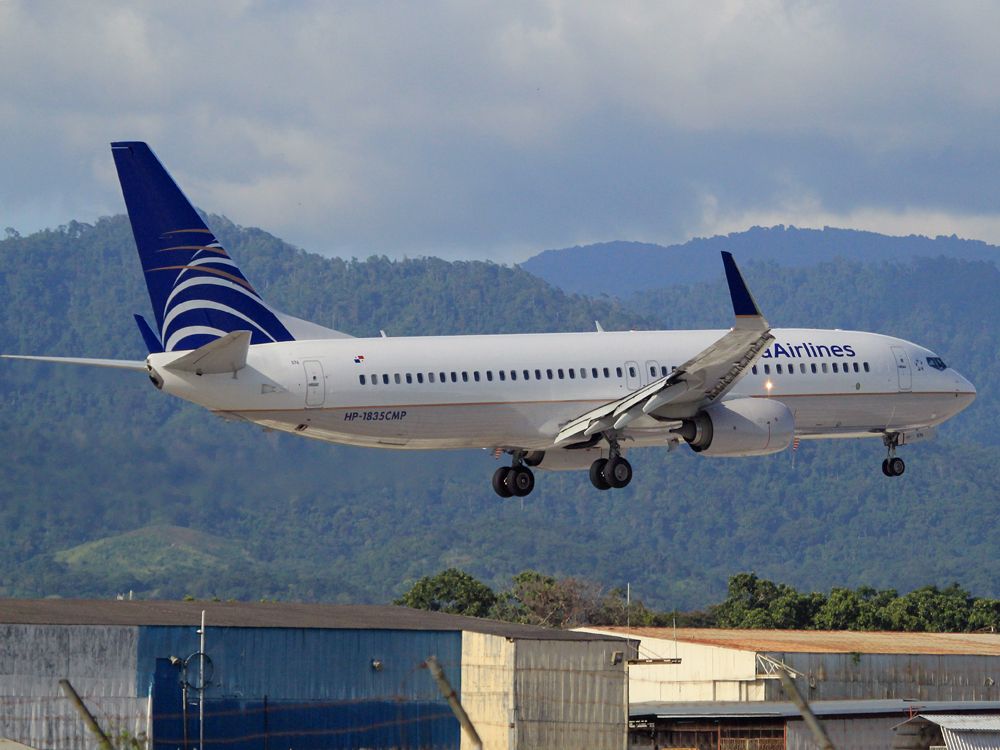 Boeing 737-800 (HP-1835CMP)