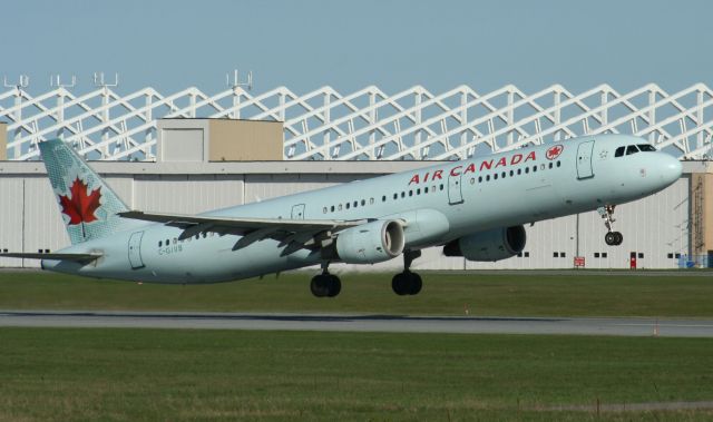 Airbus A321 (C-GIUB)