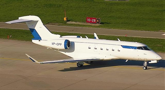 Bombardier Challenger 300 (VP-CPF)