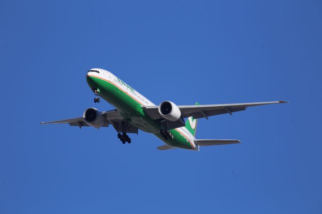 BOEING 777-300ER (B-16720)