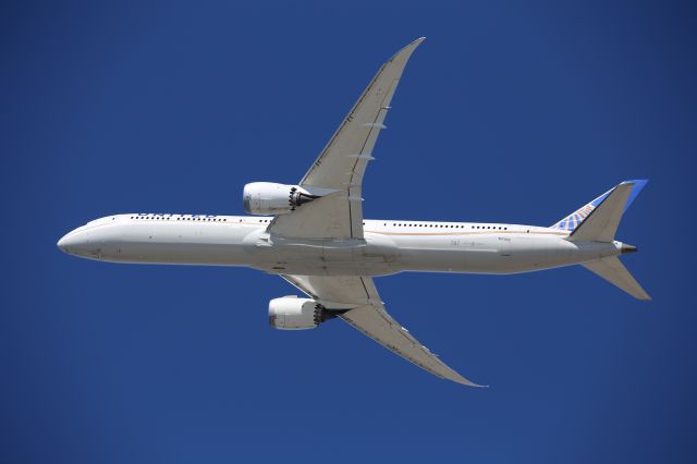 BOEING 787-10 Dreamliner (N17002)