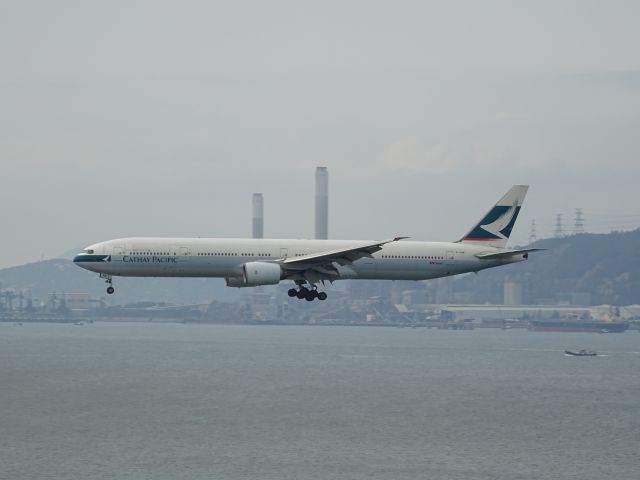 BOEING 777-300 (B-HNN)