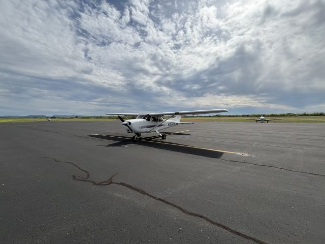 Cessna Skyhawk (N9560S)