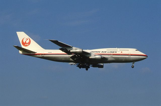 BOEING 747-300 (JA8166) - Final Approach to Narita Intl Airport Rwy16 on 1986/08/10