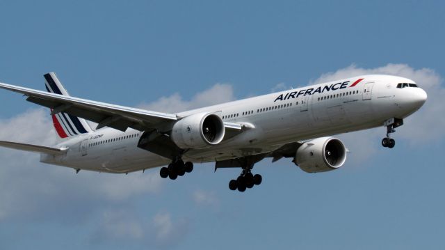 BOEING 777-300 (F-GZNF)