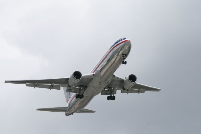 BOEING 767-300 (N343AN)