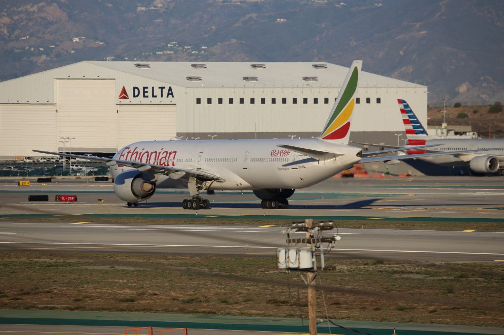 BOEING 777-300ER (ET-ASL)