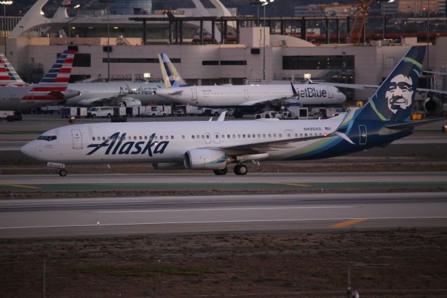 Boeing 737-900 (N495AS)