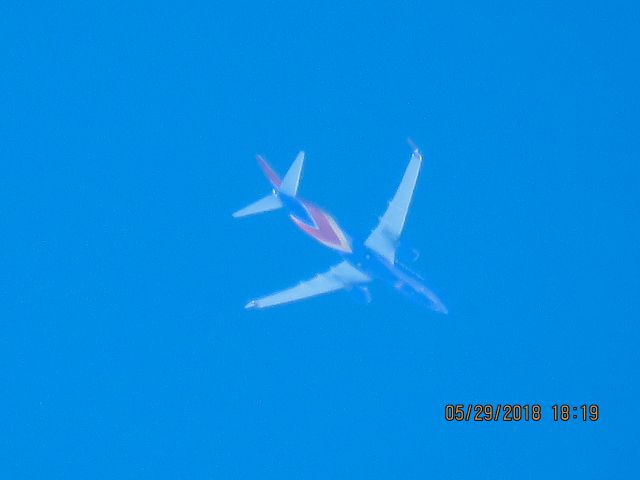 Boeing 737-800 (N8698B)