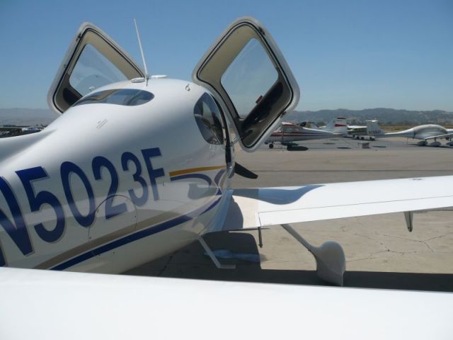 Cirrus SR-22 (N5023F)