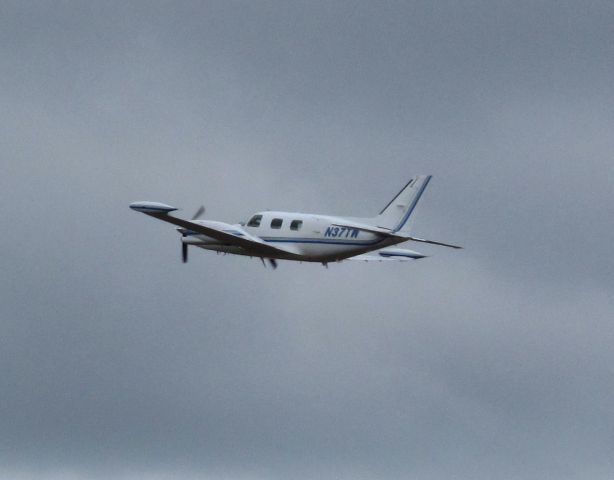 Piper Cheyenne (N37TW) - RELIANT AIRs Cheyenne, departing RW 24 @ KMVY. RELIANT AIR has the lowest fuel price at the Danbury (KDXR) airport.