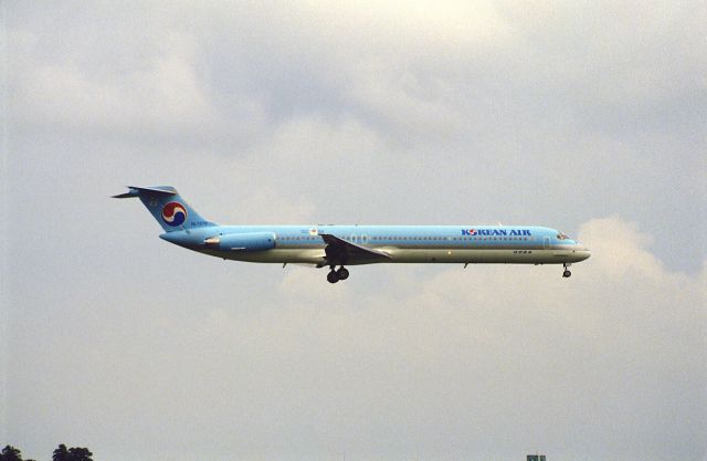 McDonnell Douglas MD-82 (HL7276) - Short Final at Narita Intl Airport Rwy16 on 1988/09/10