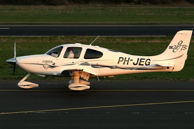 Cirrus SR-22 (PH-JEG)