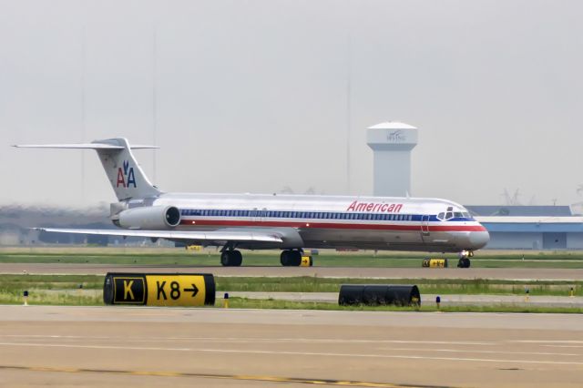 McDonnell Douglas MD-80 (N569AA)