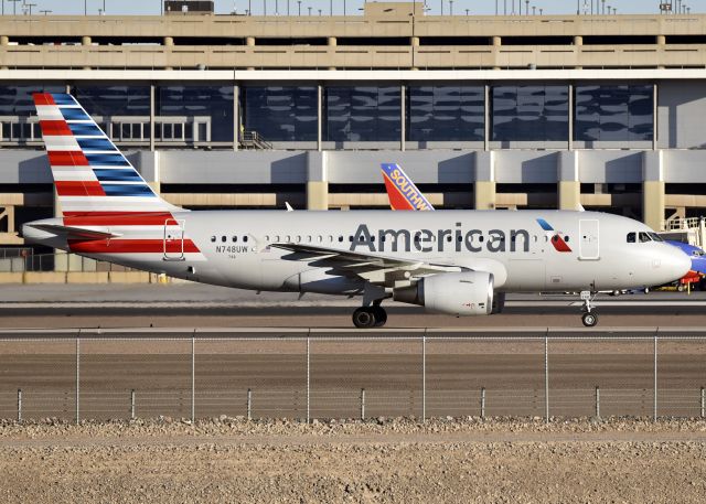 Airbus A319 (N748UW)