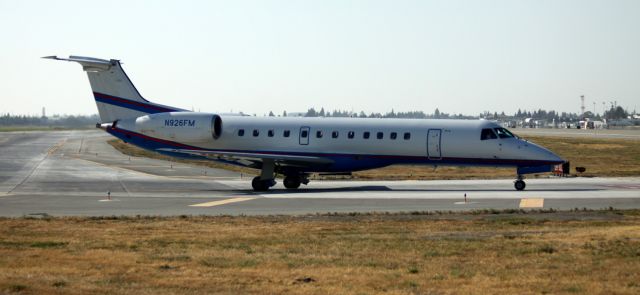 Embraer ERJ-135 (N926FM) - Taxi hold @ 30L, 07/24/2012