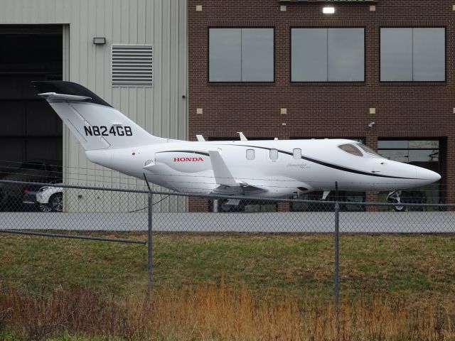 Honda HondaJet (N824GB) - Guess replaced the BJ400 with this HondaJet