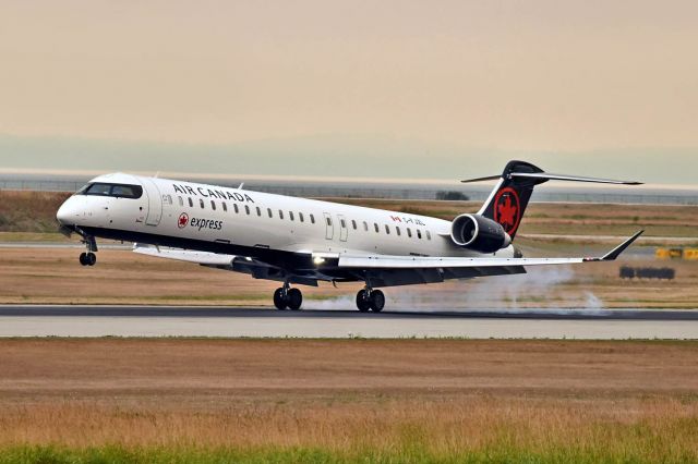 Canadair Regional Jet CRJ-900 (C-FJZL)