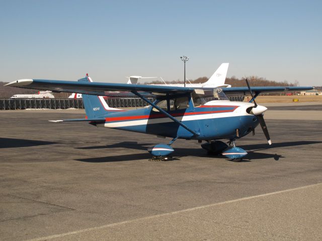 Cessna Skylane (N2574Y) - A very nice Cessna 172.