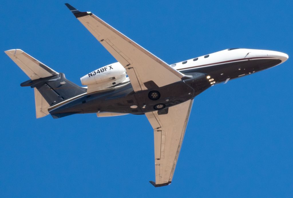 Embraer Phenom 300 (N348FX)