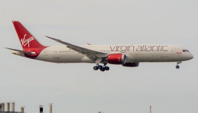 Boeing 787-9 Dreamliner (G-VOWS)