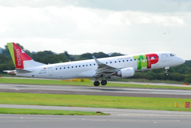 Embraer 170/175 (CS-TPT) - Manchester Viewing Area