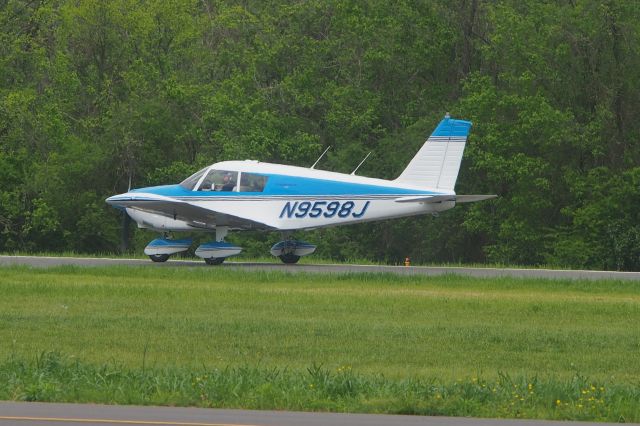 Piper Cherokee (N9598J)