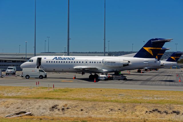 Fokker 70 (VH-QQW)