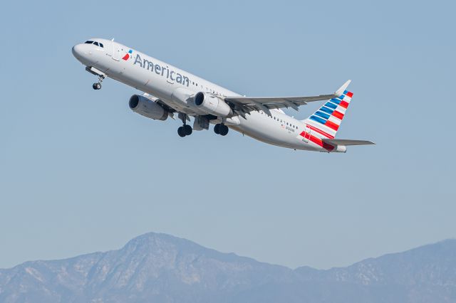 Airbus A321 (N106NN)