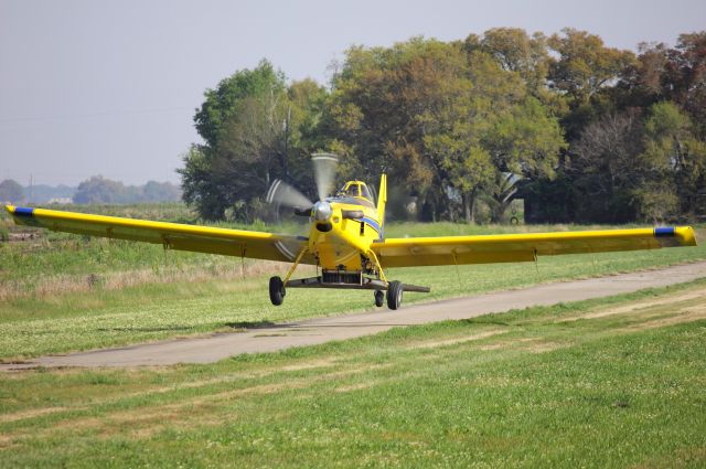 — — - Air Tractor AT-602